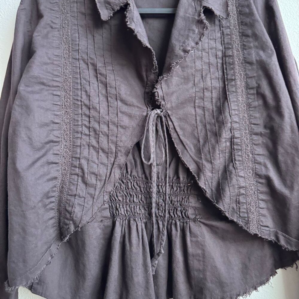 Vintage Y2K Bell Sleeve Ruffle Tie Front Brown 2000’s Blouse Top Size Medium - Picture 3 of 6